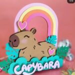 Topo de Bolo Capivara Com Arco Íris