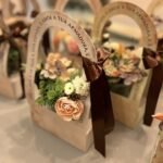 Centro de Mesa – Cesta de Papel com Flores Permanentes